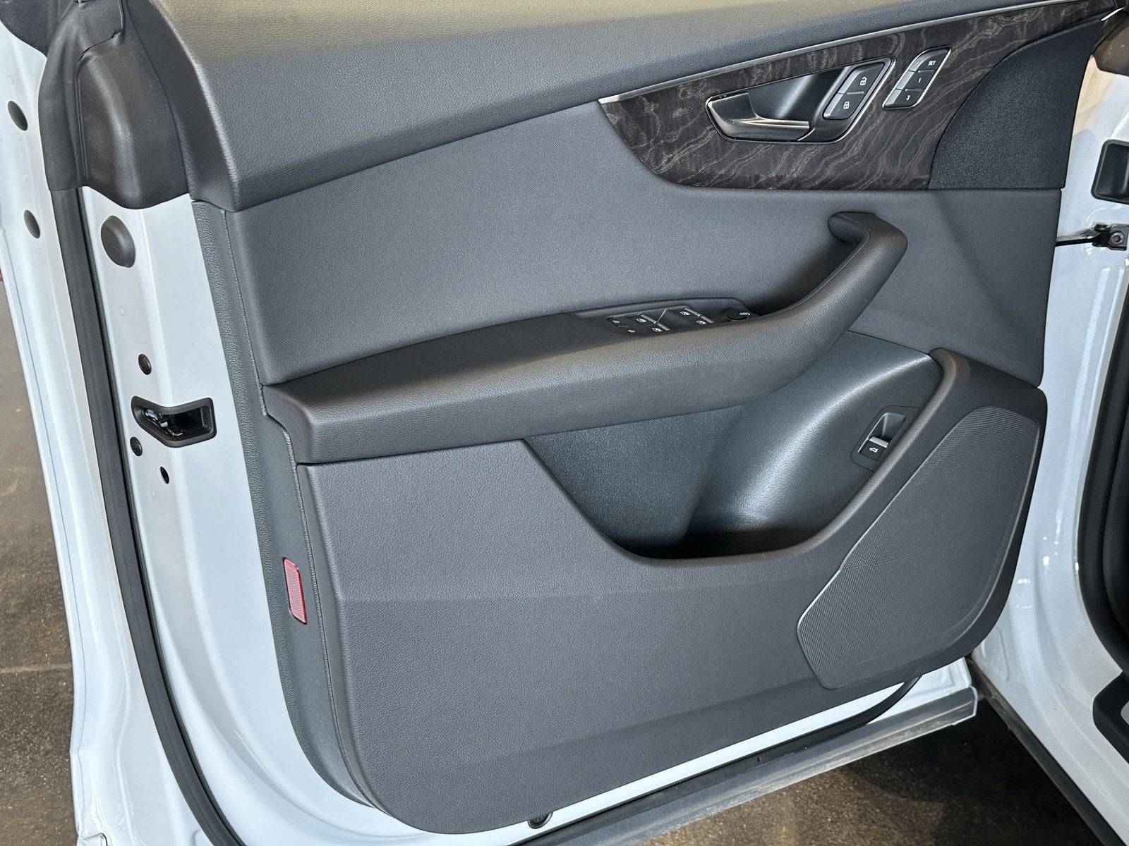 2023 Audi Q8 Premium